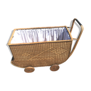 Chariot vintage pour bébés en