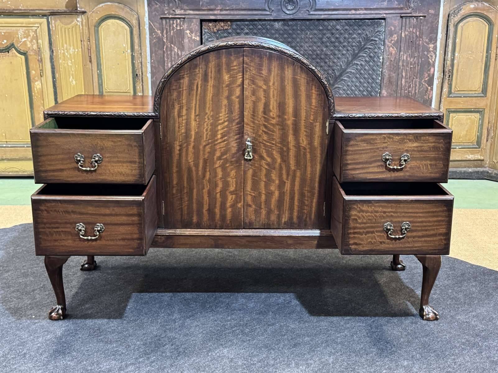 1930s English buffet bar in walnut and mahogany