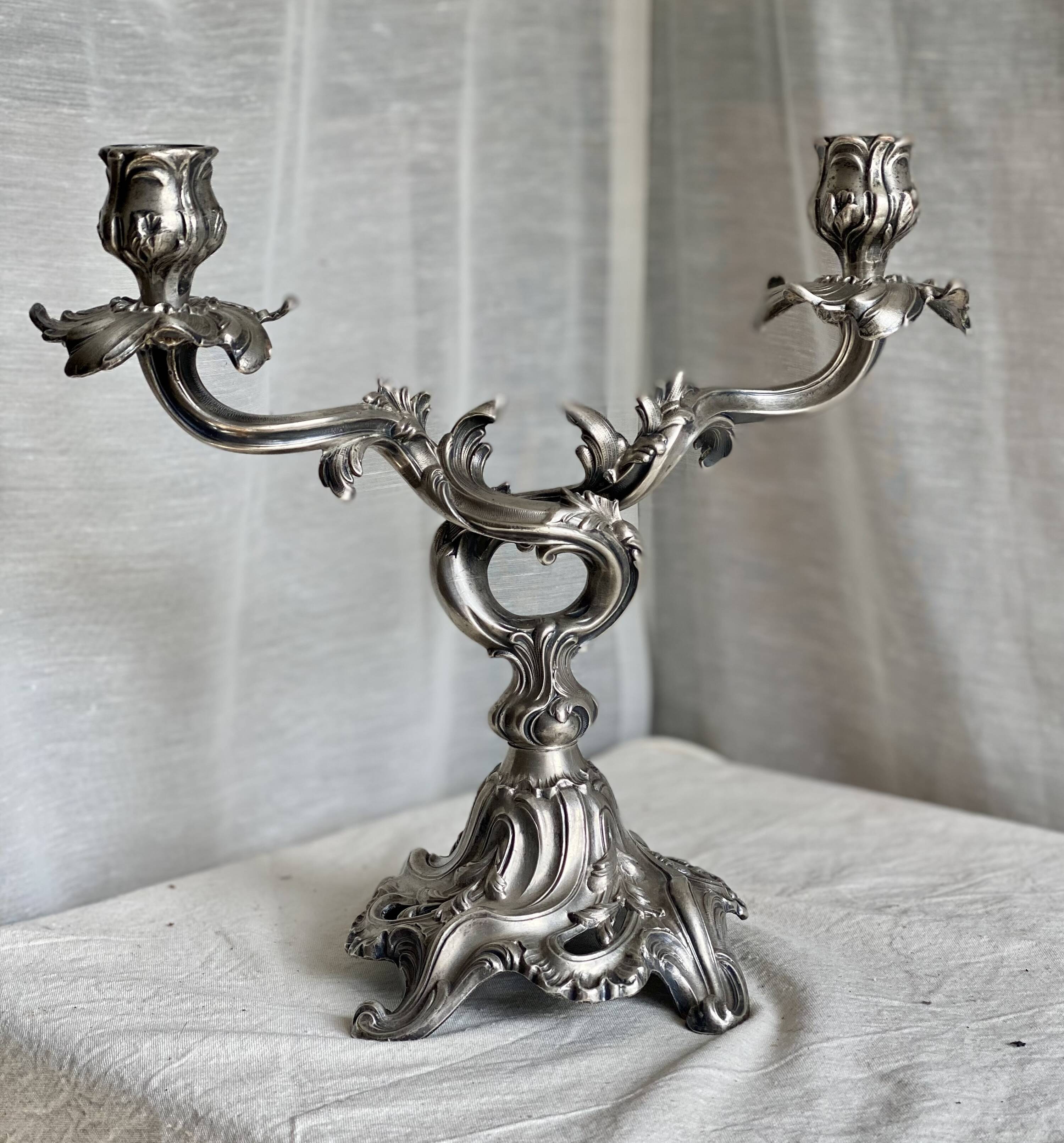 Paire de Chandeliers rocaille métal argenté vintage 1950