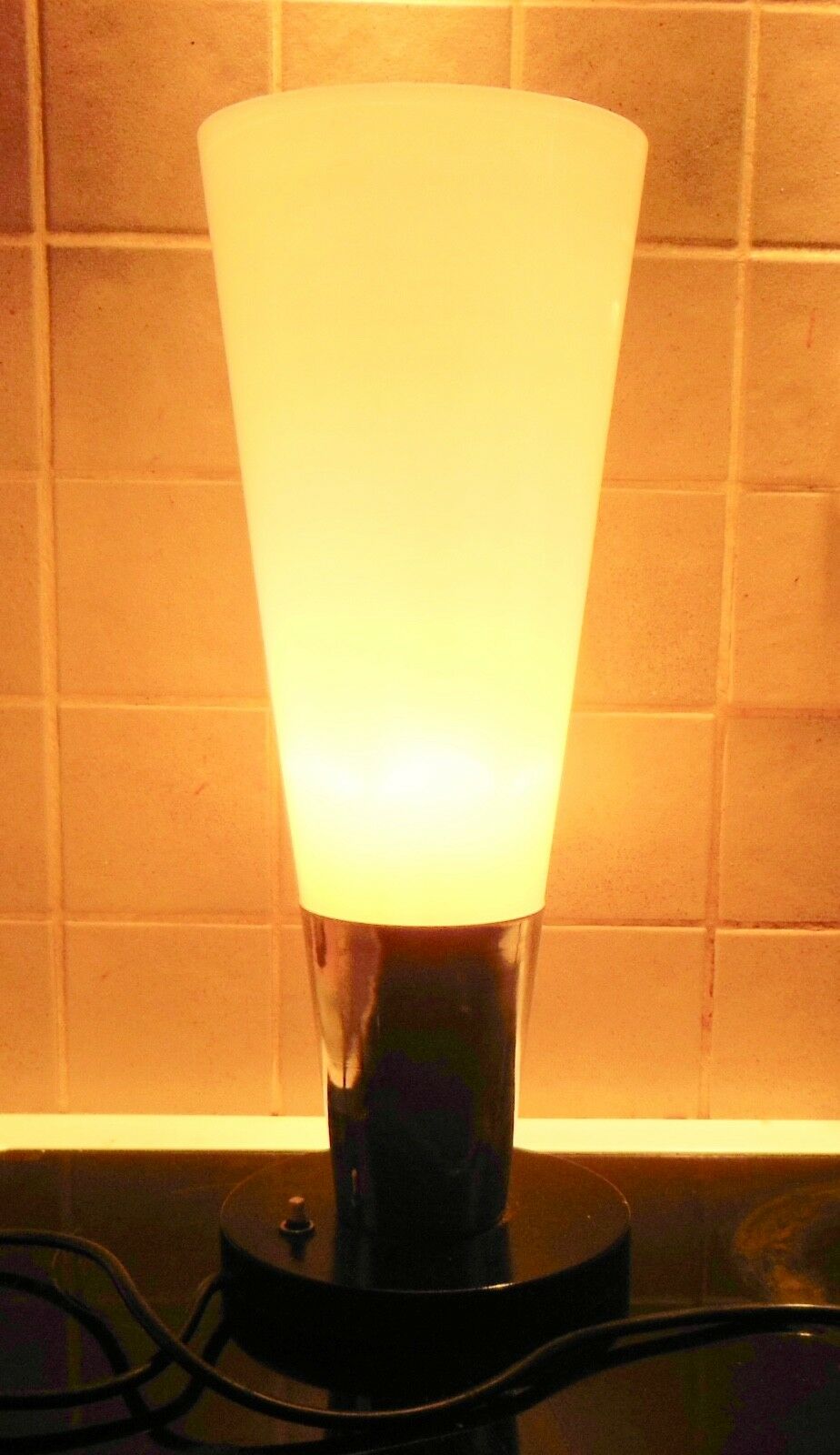 Old lamp design art deco vintage metal and opaline