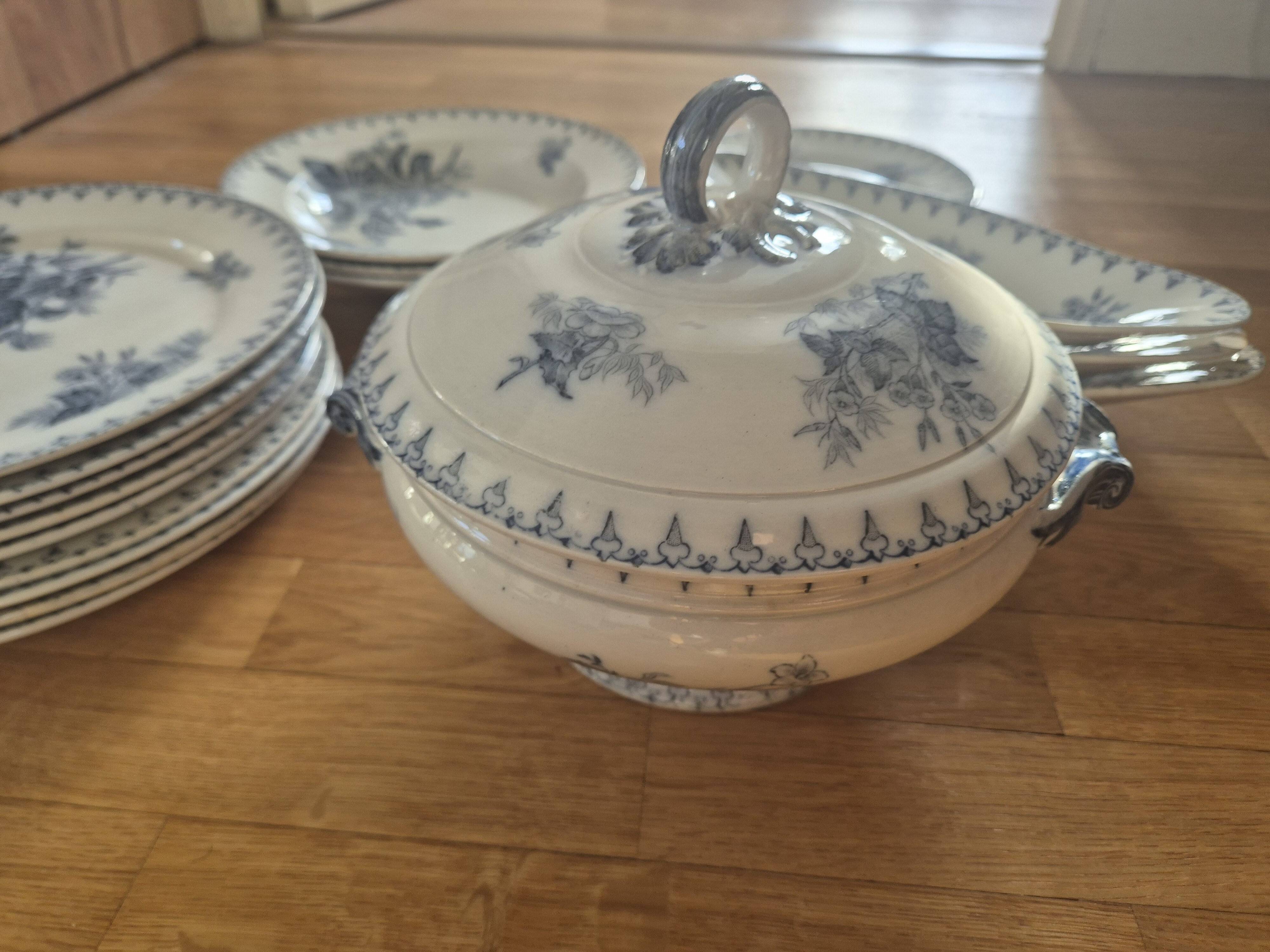 Antique table service Sarreguemines U&C Flore – 17 pieces