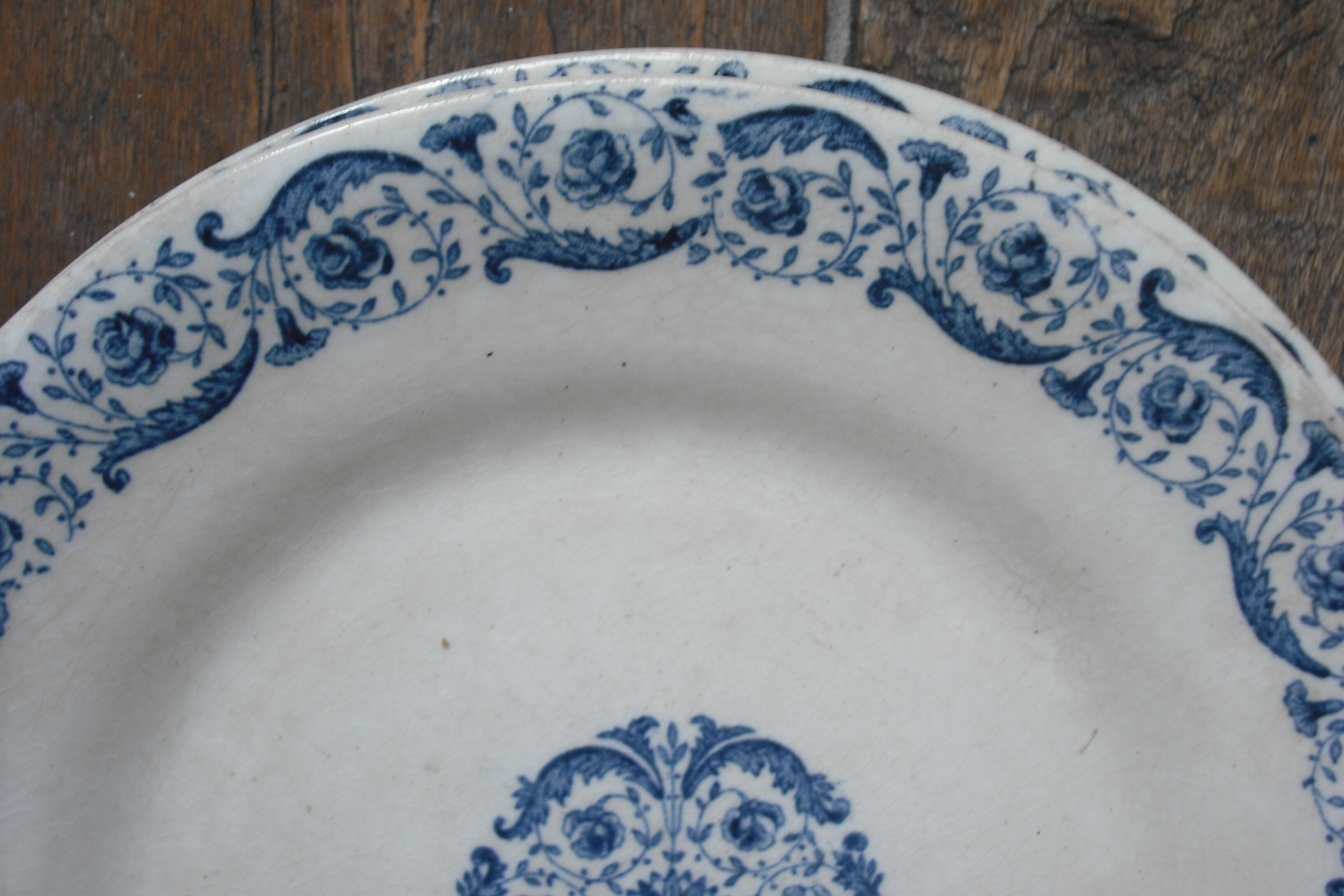 15 Gien porcelain plates and 1 cake dish on foot