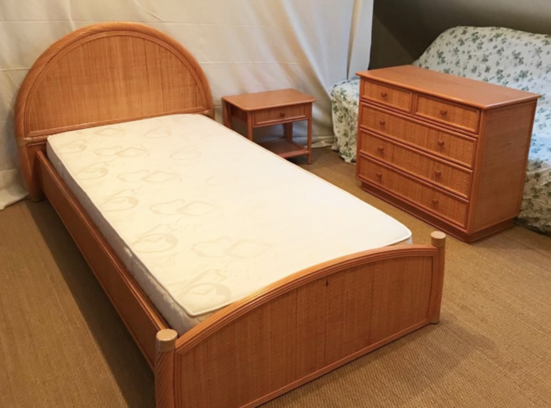 Lit enfant, ado, Maugrion pour Roche Bobois, bois et rotin, années 80