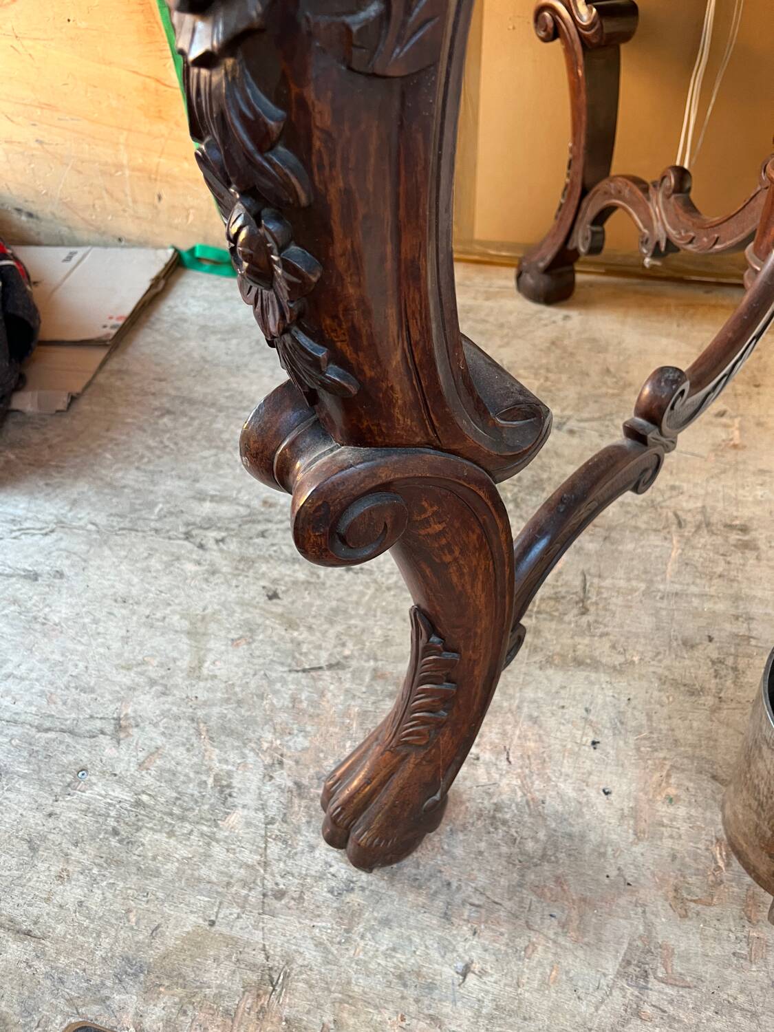 Console in carved solid oak and marble top