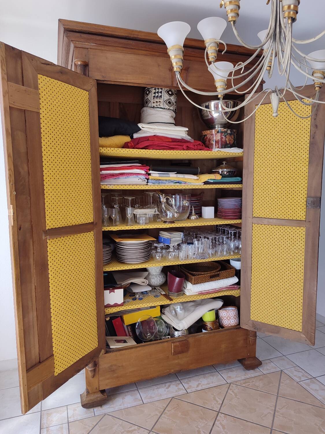 Armoire ancienne en bois