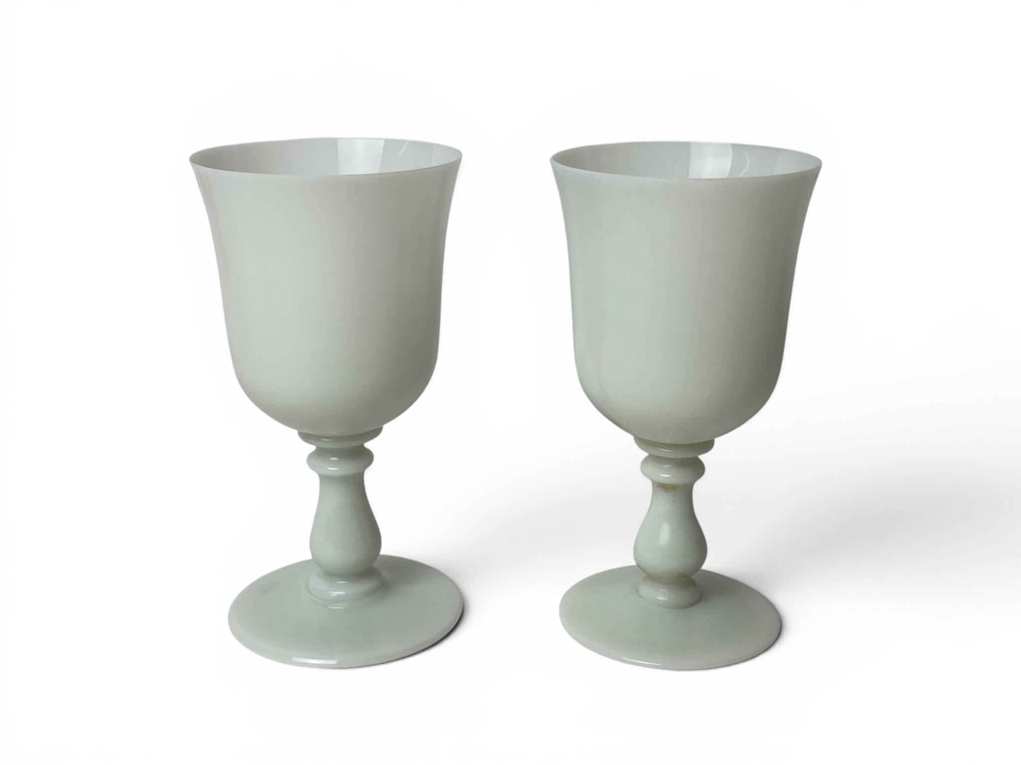 Pair of footed glasses in white opaline from around 1960.