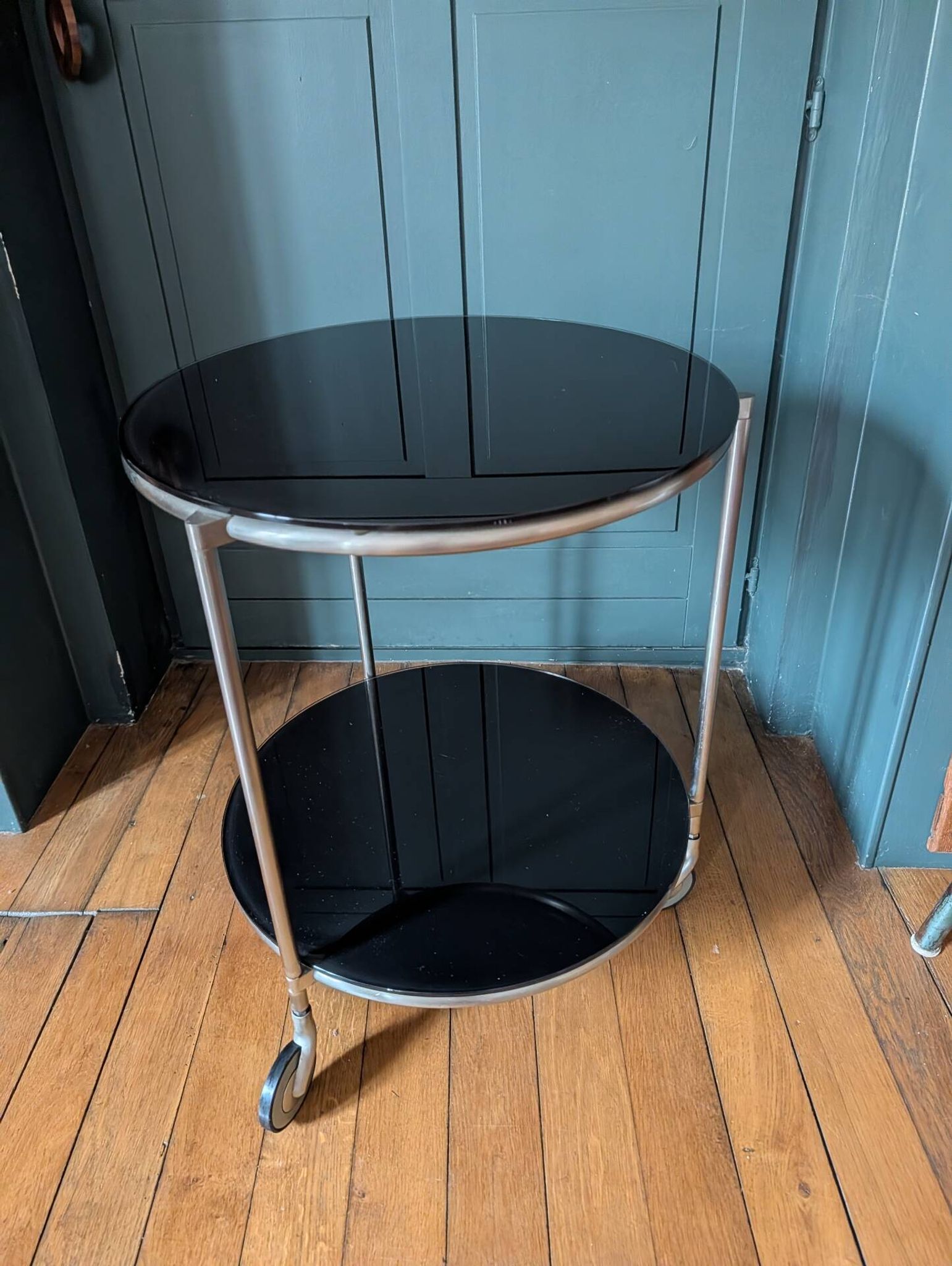 Vintage side table on wheels – black glass top