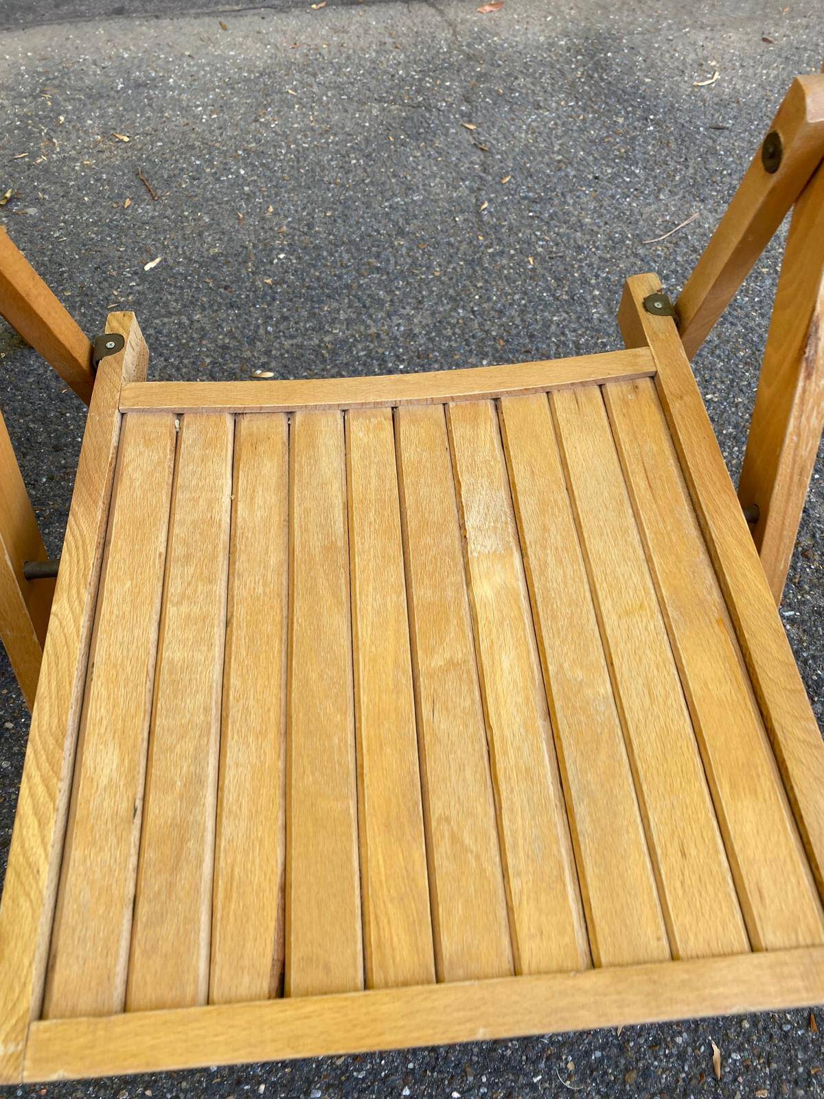 Set of 6 vintage folding chairs in solid wood, bistro/Scandinavian style.