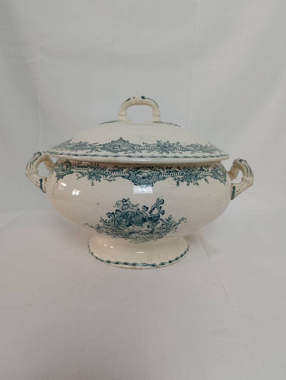 Soup tureen / Vegetable dish in ironstone Watteau Creil and Montereau