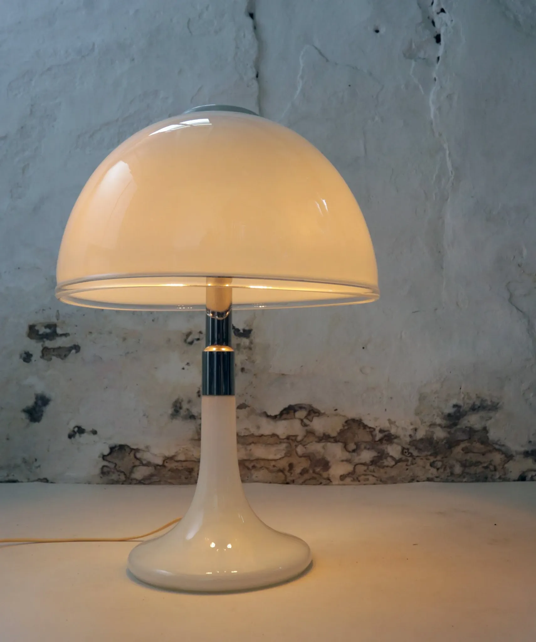 Mid-century Italian opaline white Murano table lamp