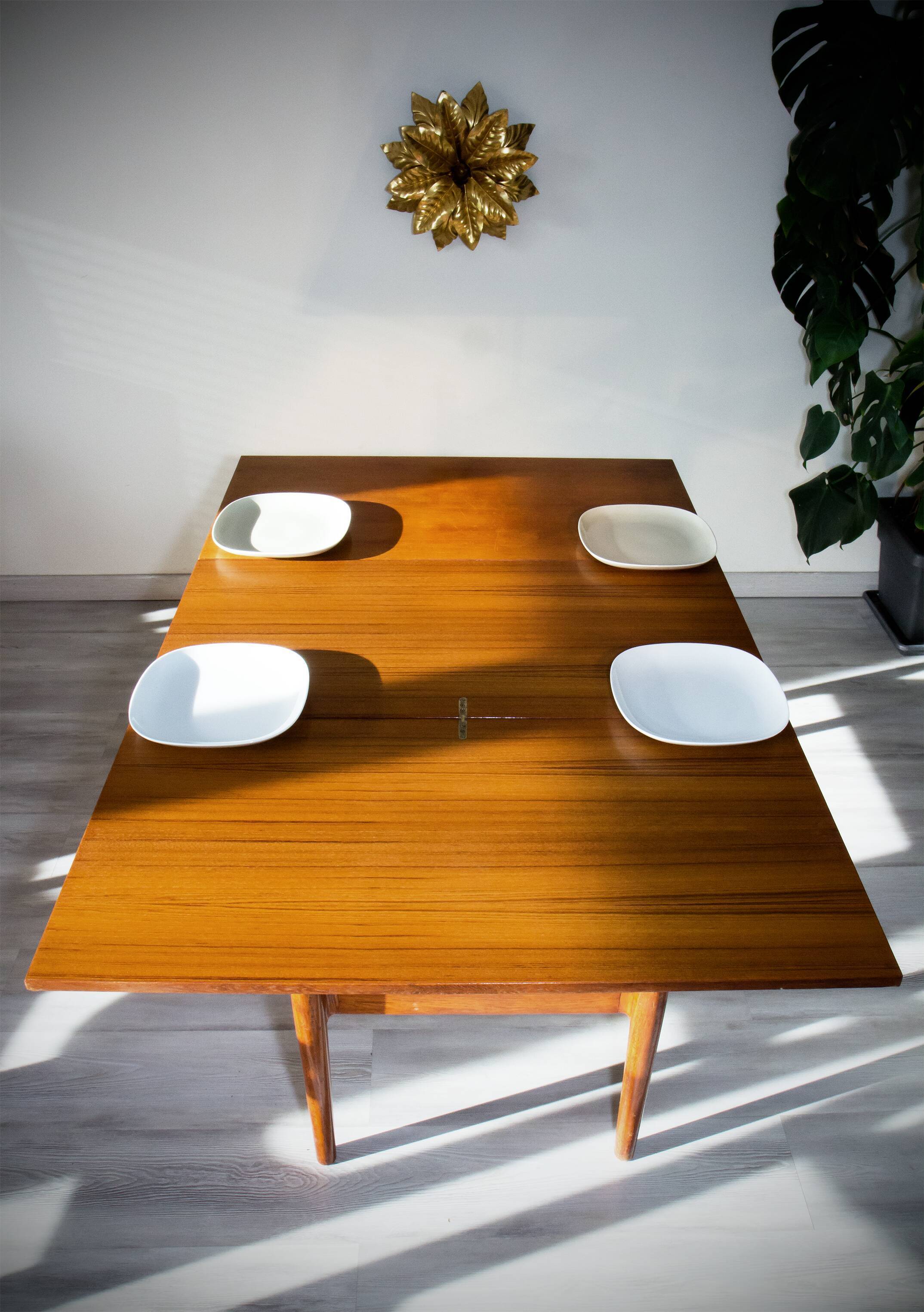 Table basse scandinave relevable extensible "smørrebrød" 1950-60