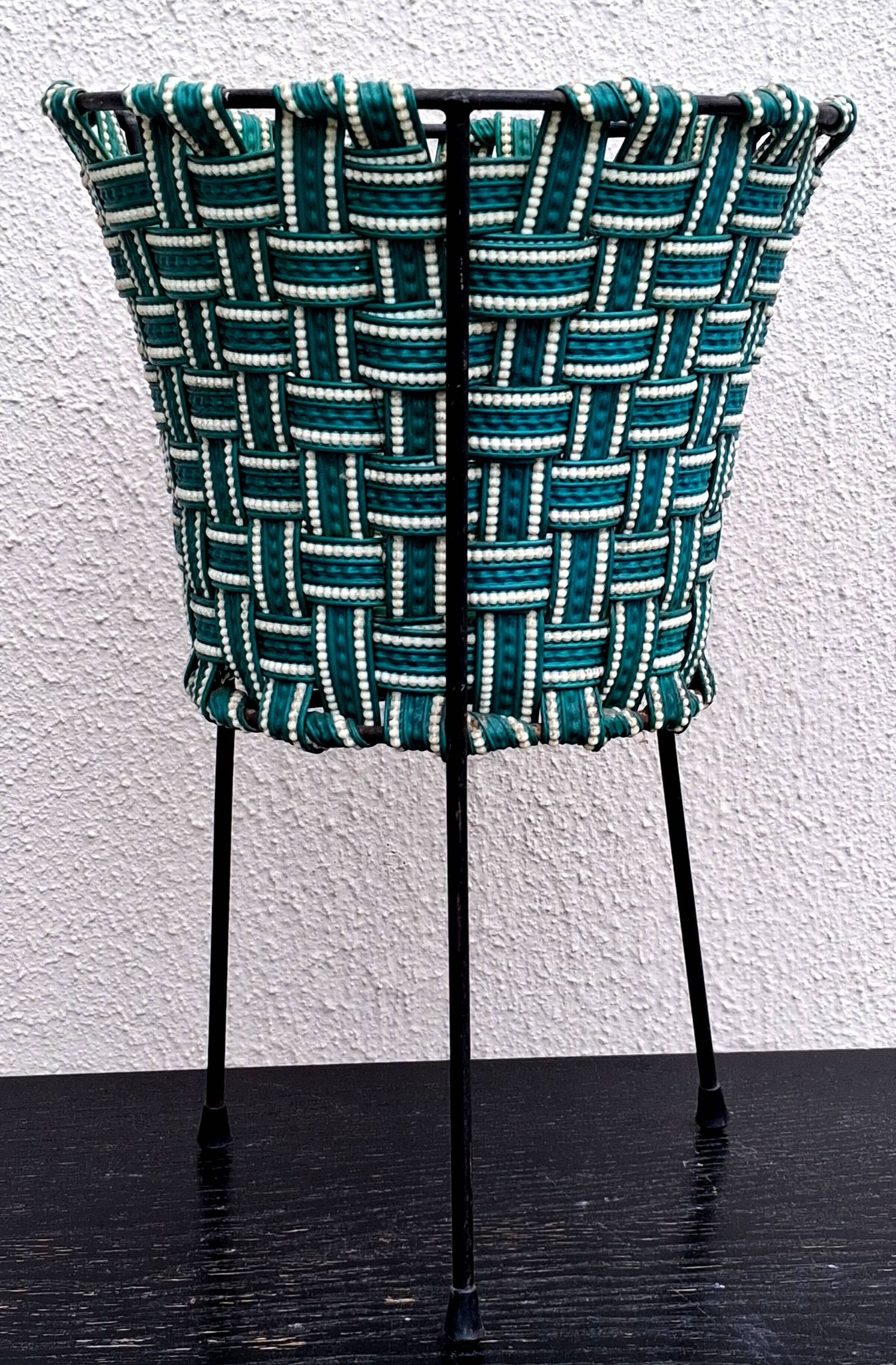 Tripod plant pot, made of scoubidou, vintage seventies.