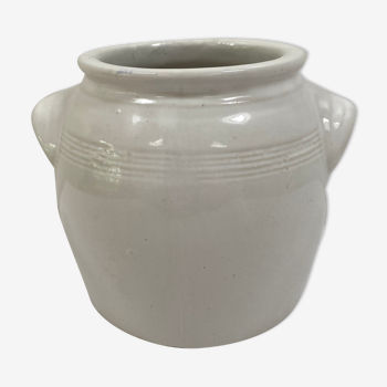 White pot in glazed stoneware