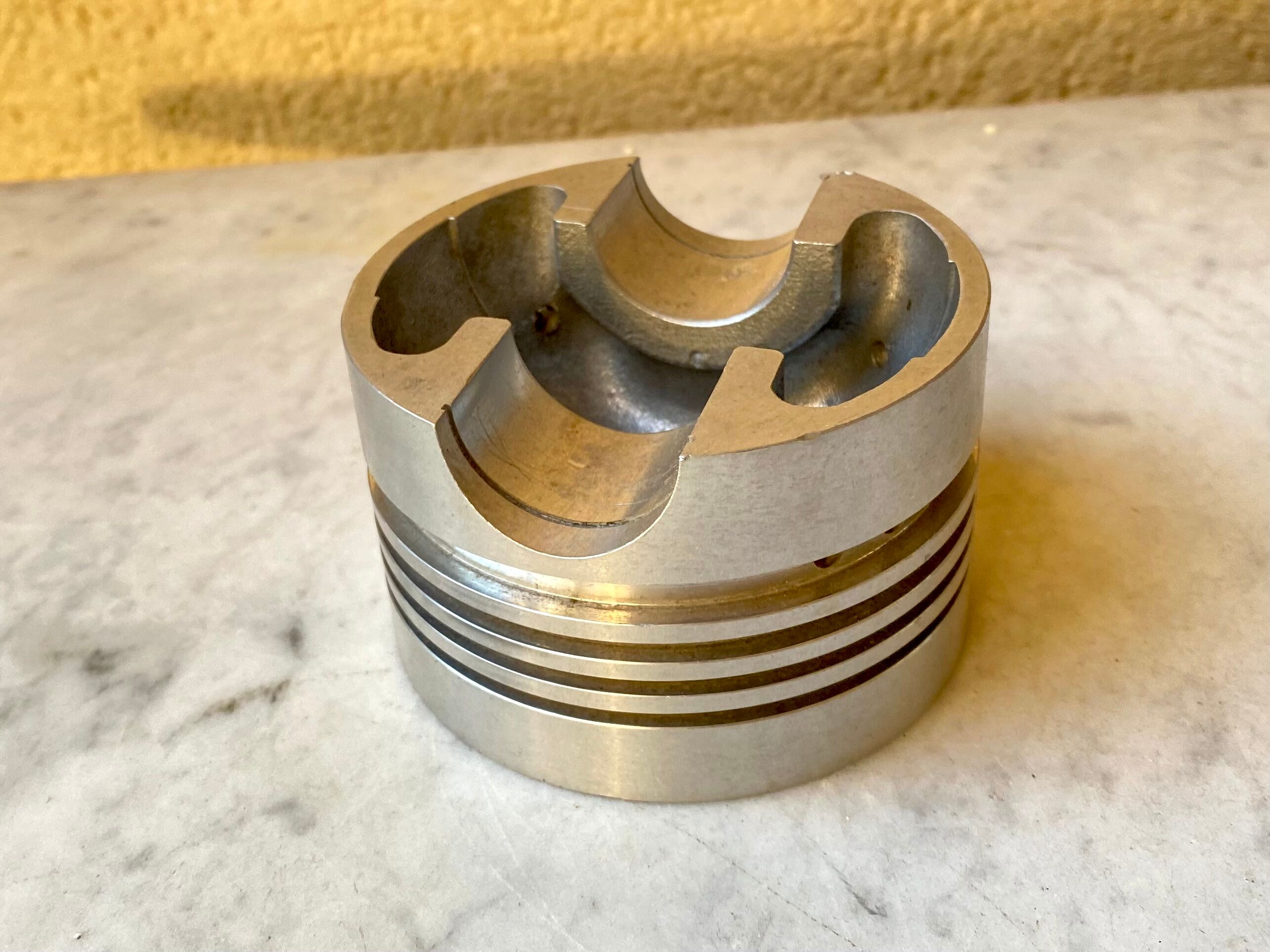 Ashtray piston design industrial workshop original aluminum cast iron vintage 70s
