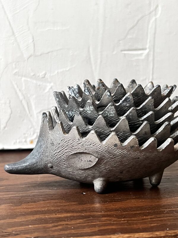 Figurine scandinave - cendrier hérisson en métal, Walter Bosse 1950