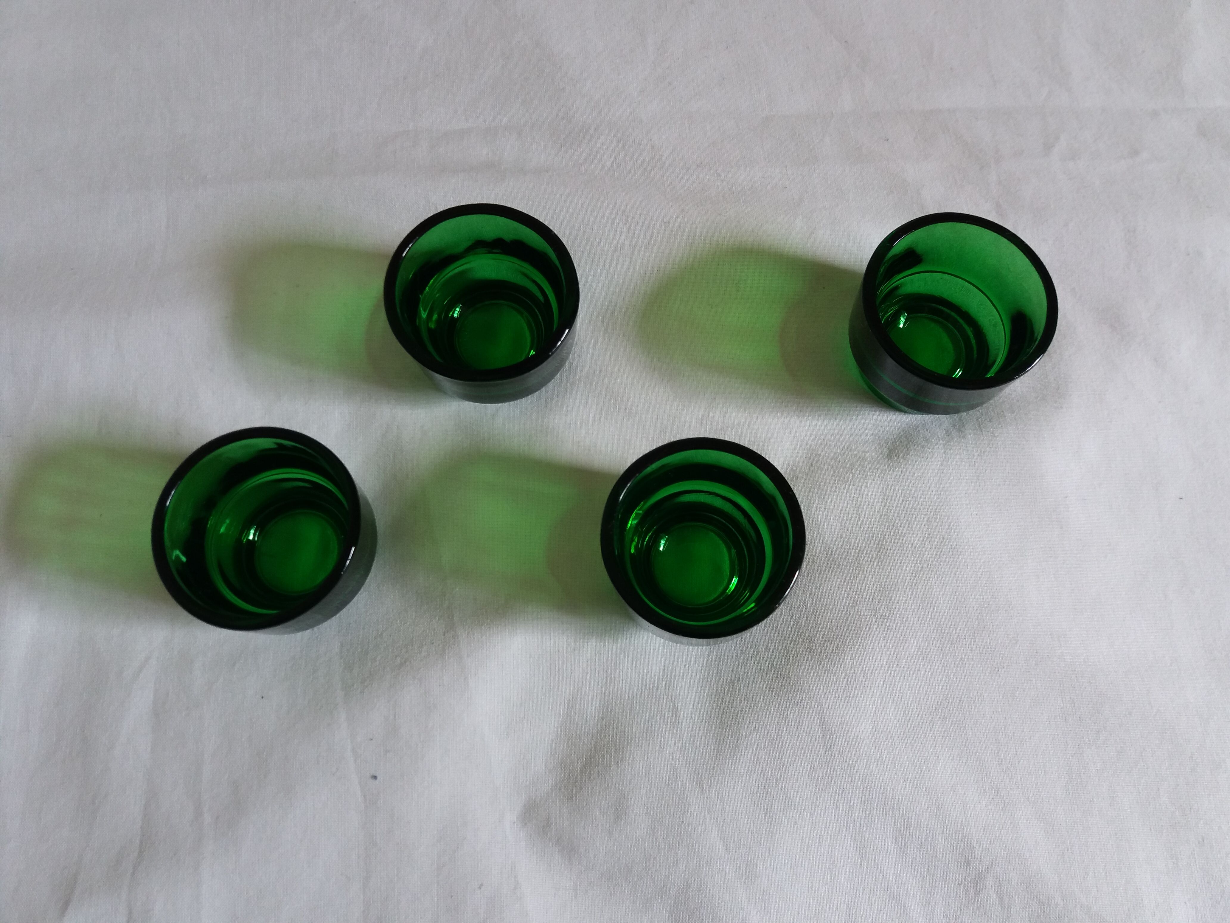Set of 4 glass shells