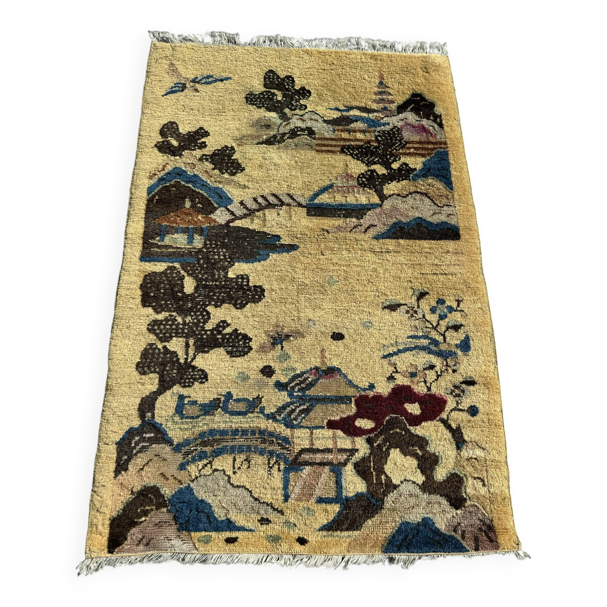 Pao-tao Chinese chinoiserie carpet