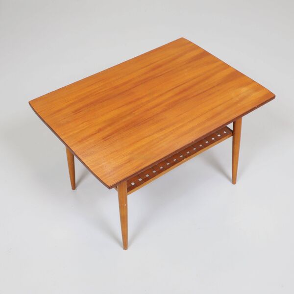 Table basse scandinave en teck avec étagère tressée, Danemark, années 1960