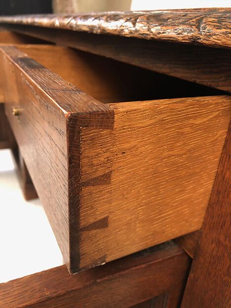 Bureau ministre en chêne richement sculpté, circa 1880
