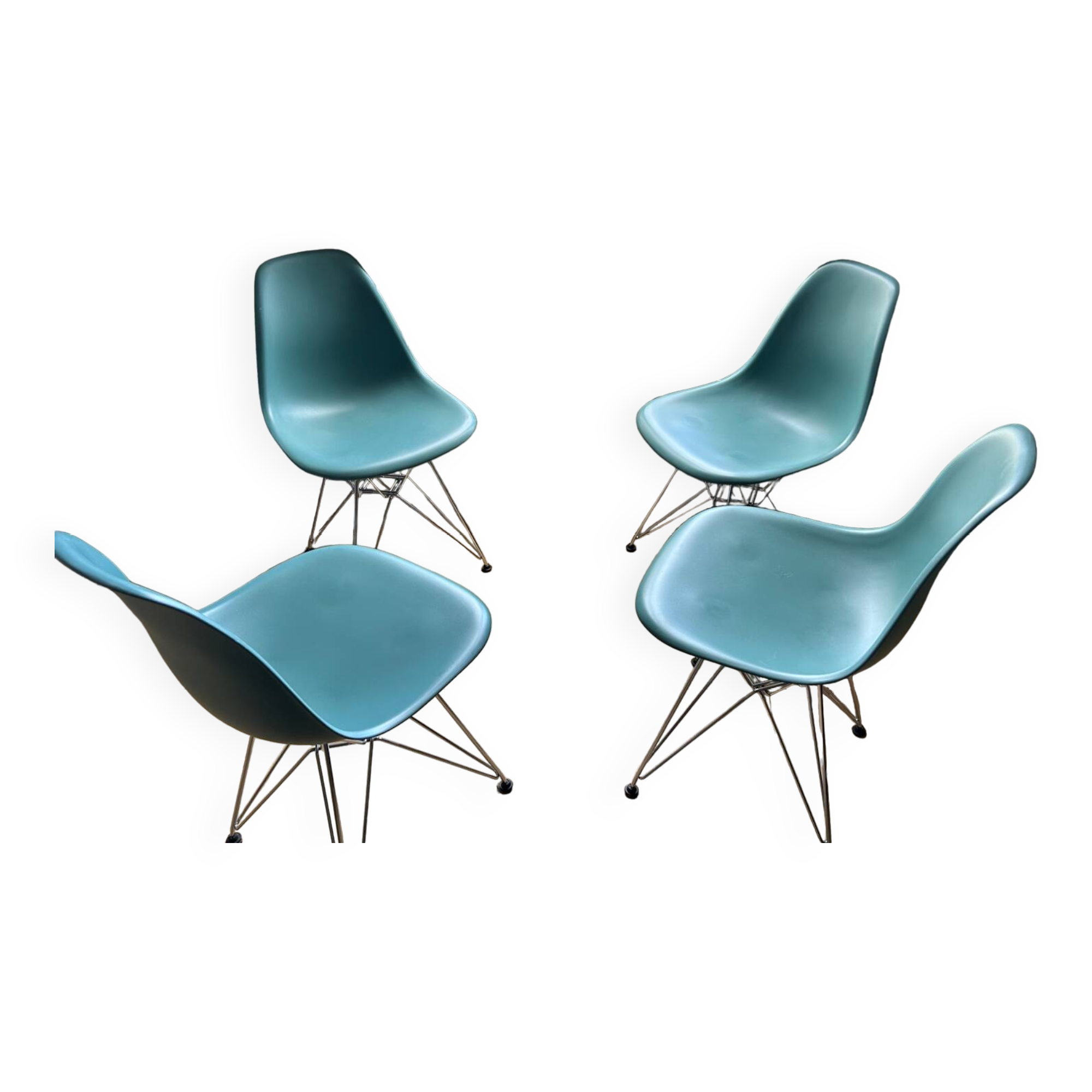 4 Chaises Eames de couleur bleue  turquoise
