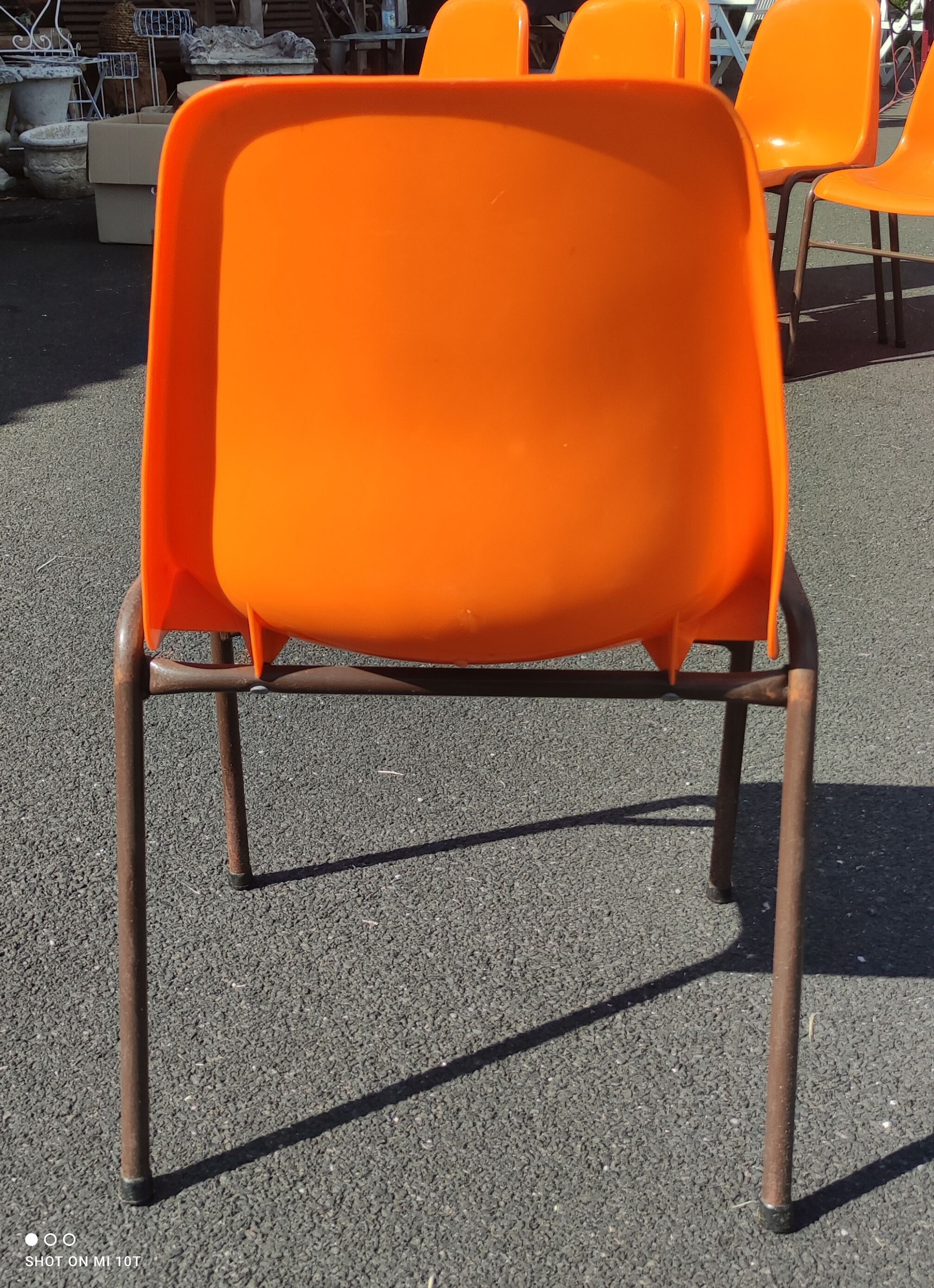 Série de 6 chaises vintage orange coque plastique