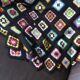 Couverture multicolore en crochet 70's