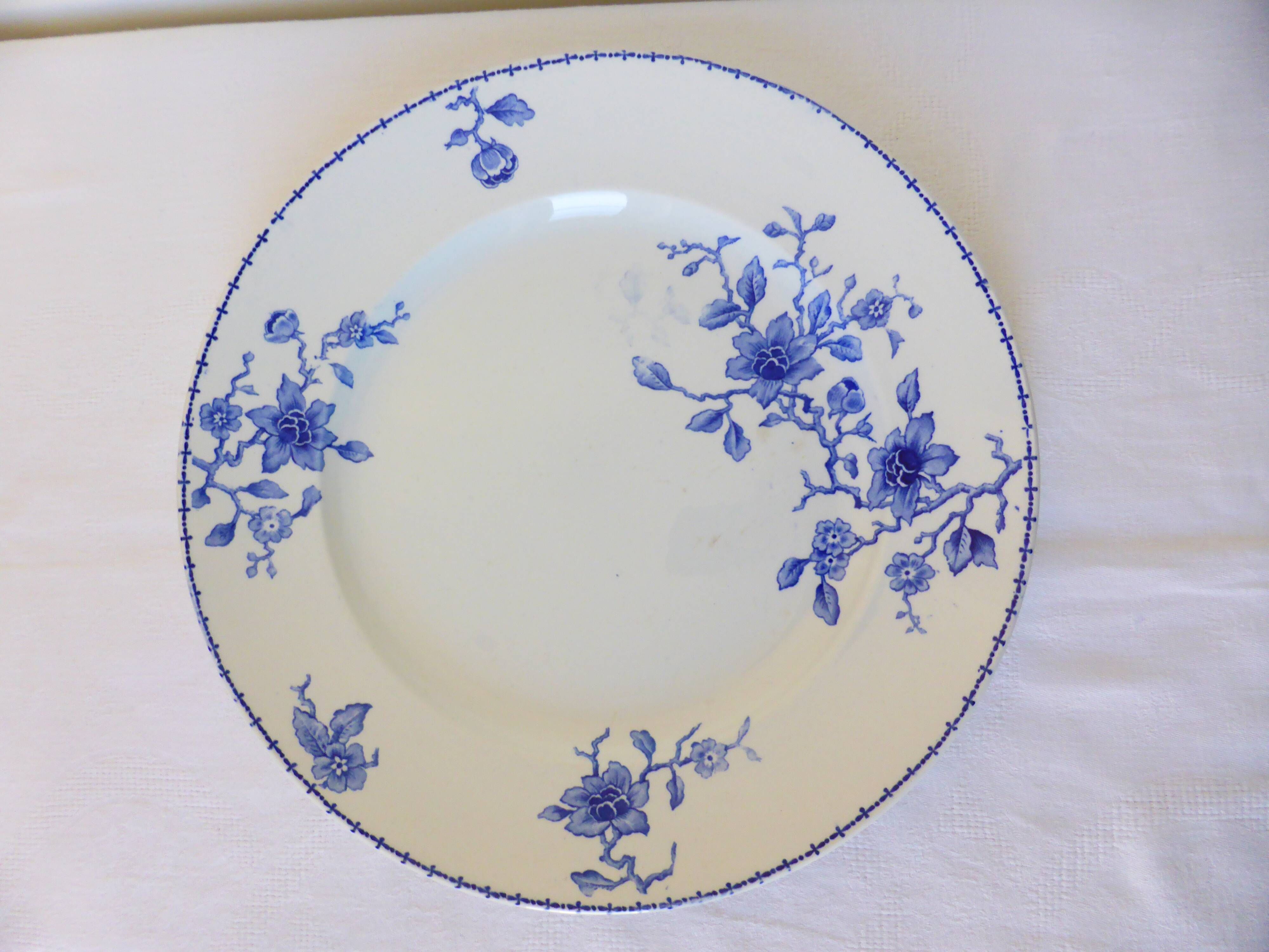 1 round vintage serving dish K and G Luneville Dutch model 2106122