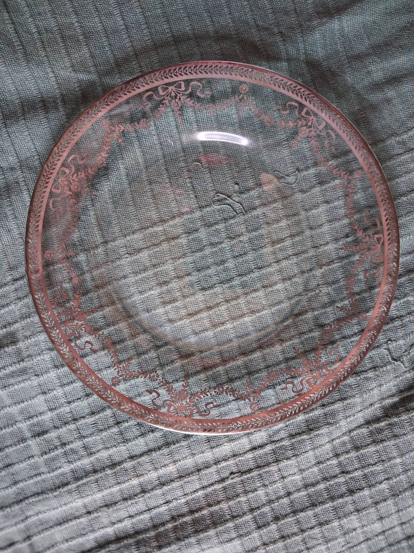 Silver-decorated service plates