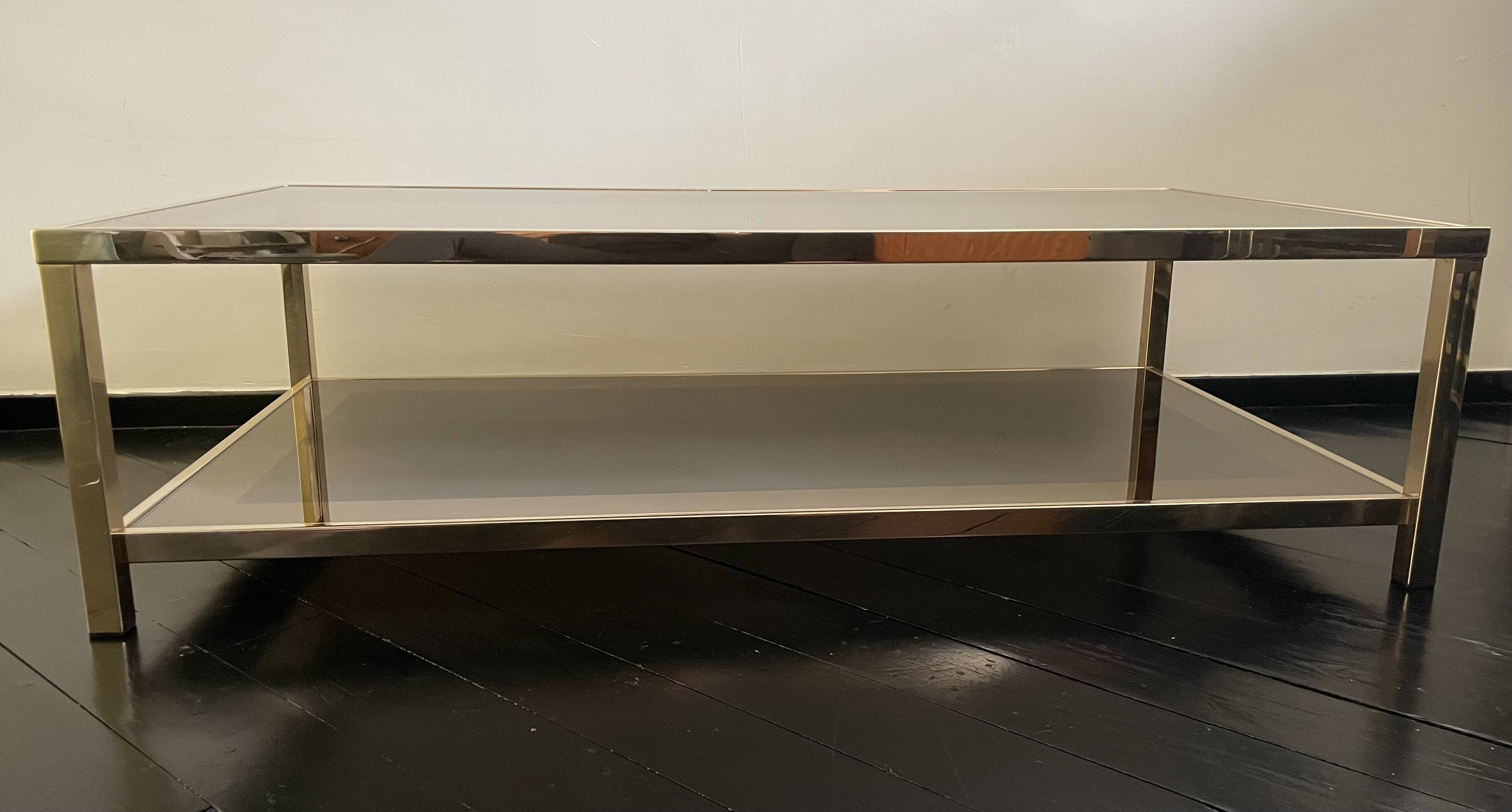 Table basse en verre fumé plaqué or 24 carats, sélection Dewulf par Belgo Chrom.