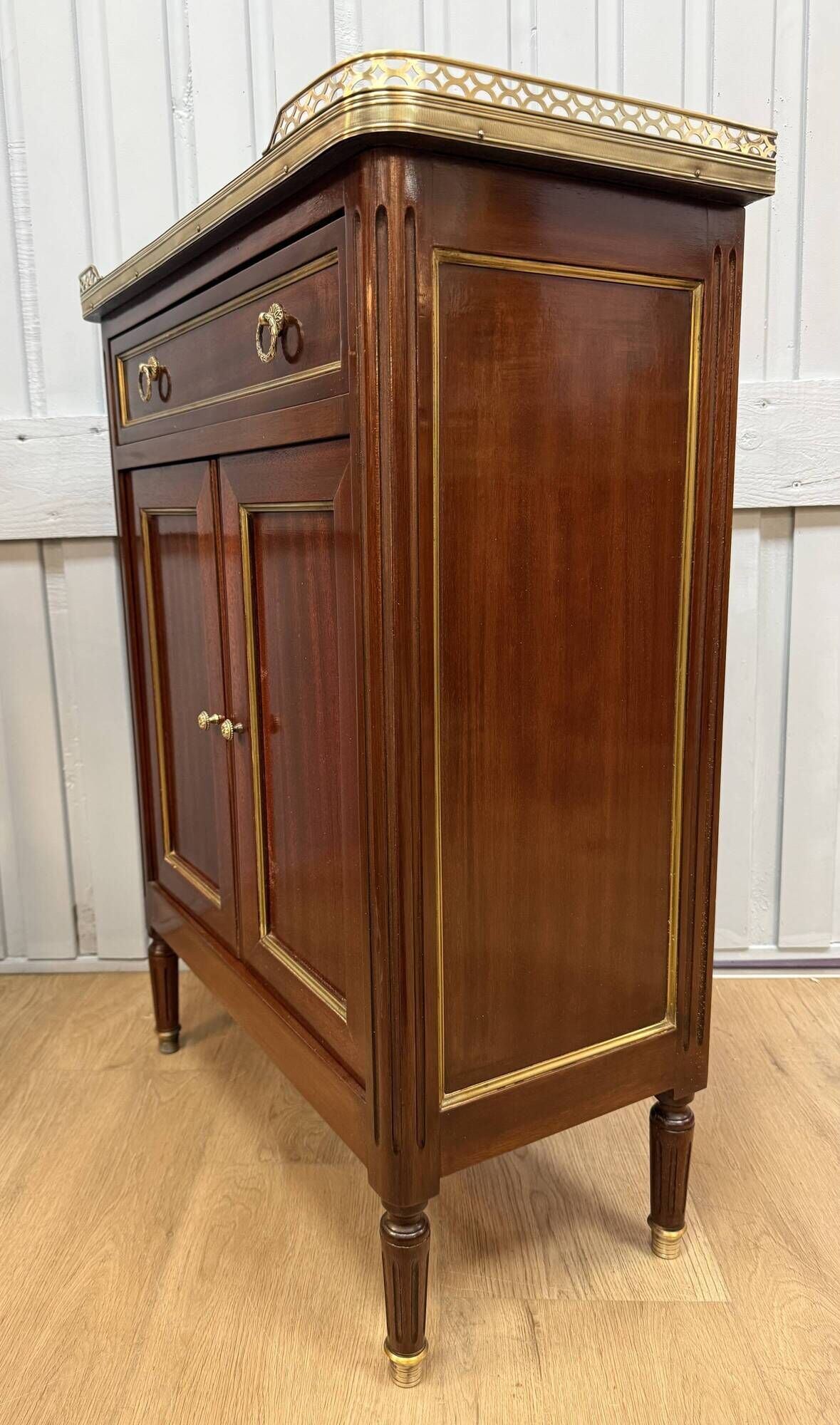 Small sideboard from the mid-century in mahogany -