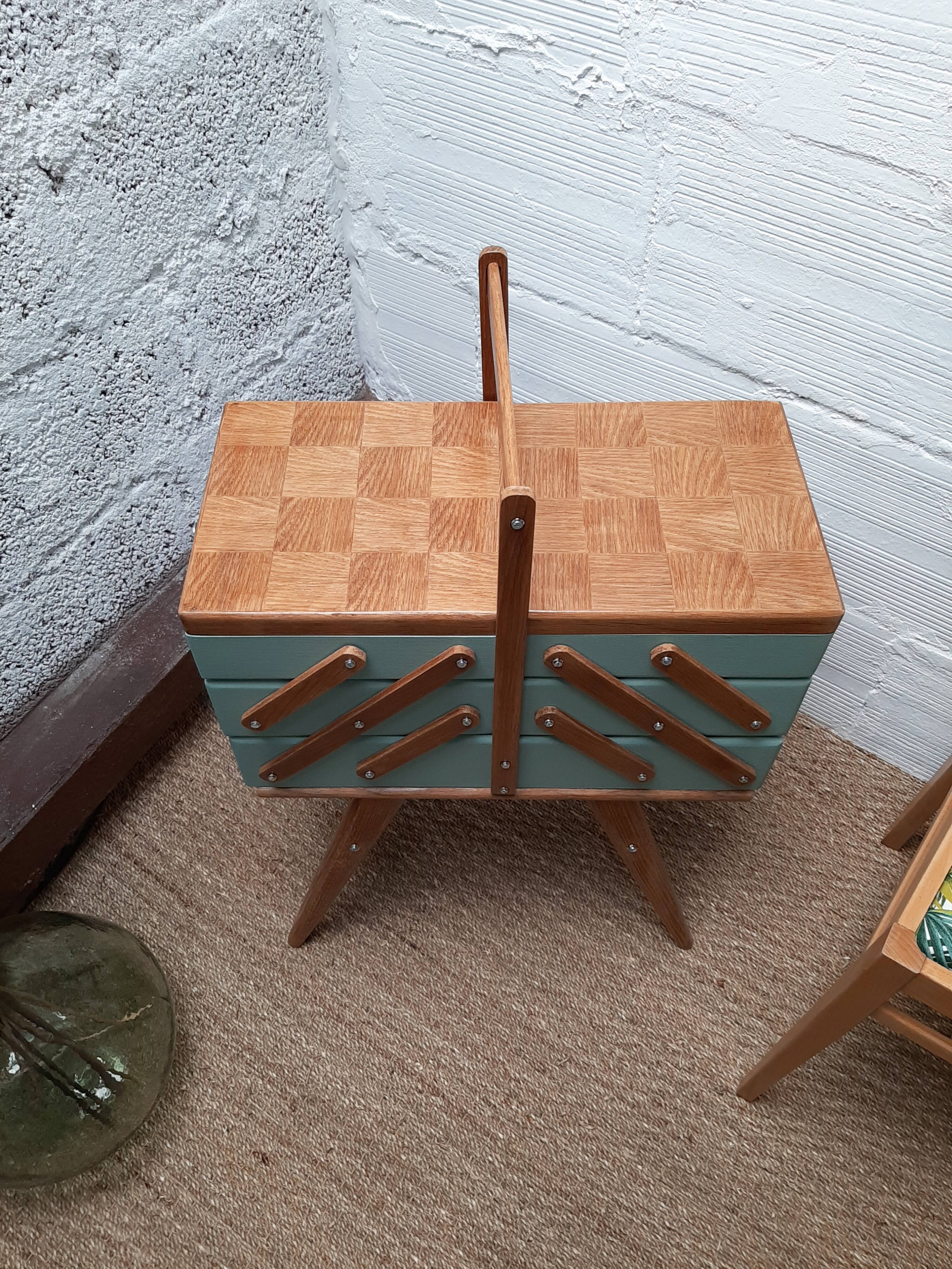 Sewing table years 50
