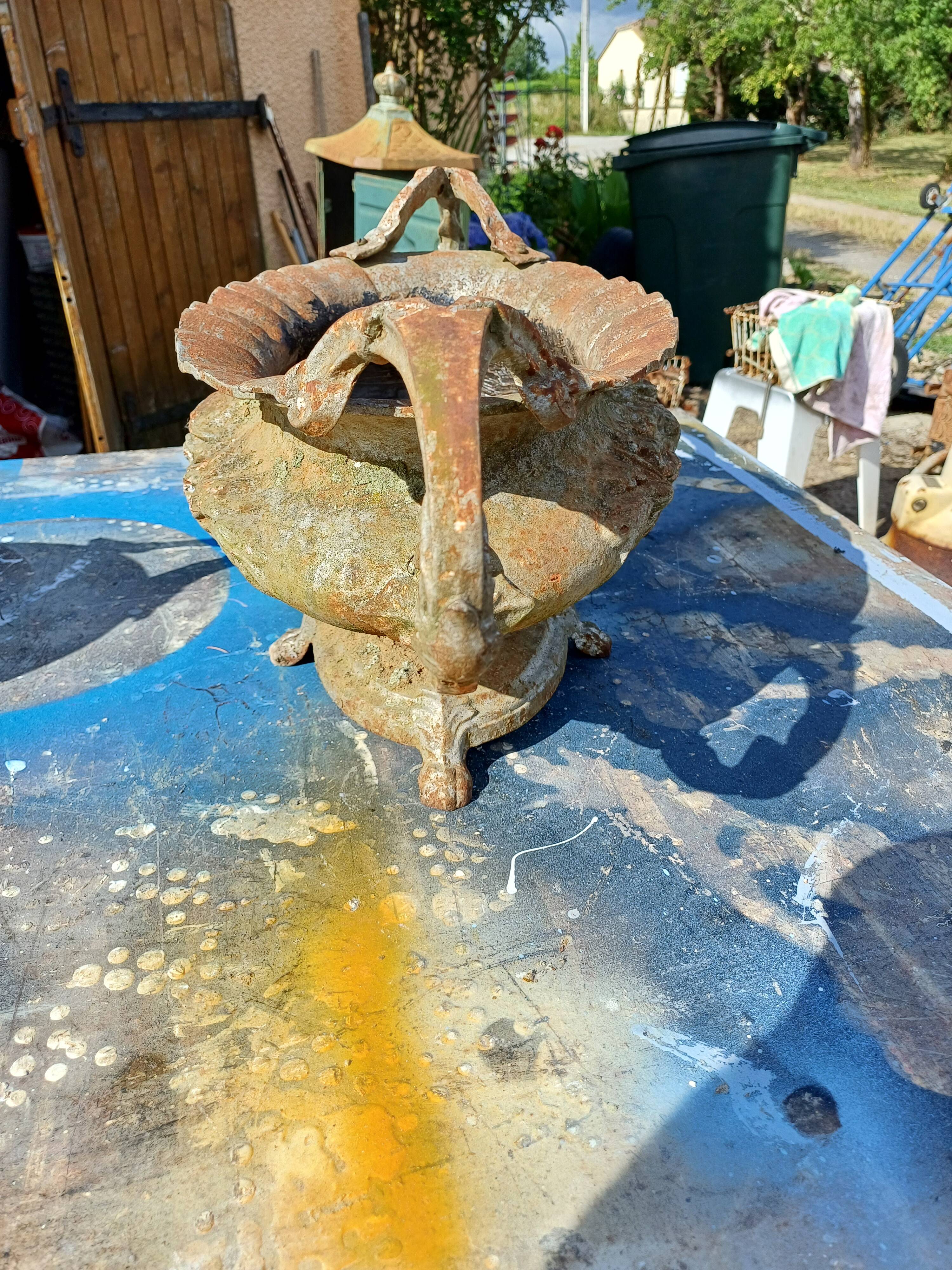 Pair of 1900 Cast Iron Planters from Charleville-Mézières in Rocaille Style
