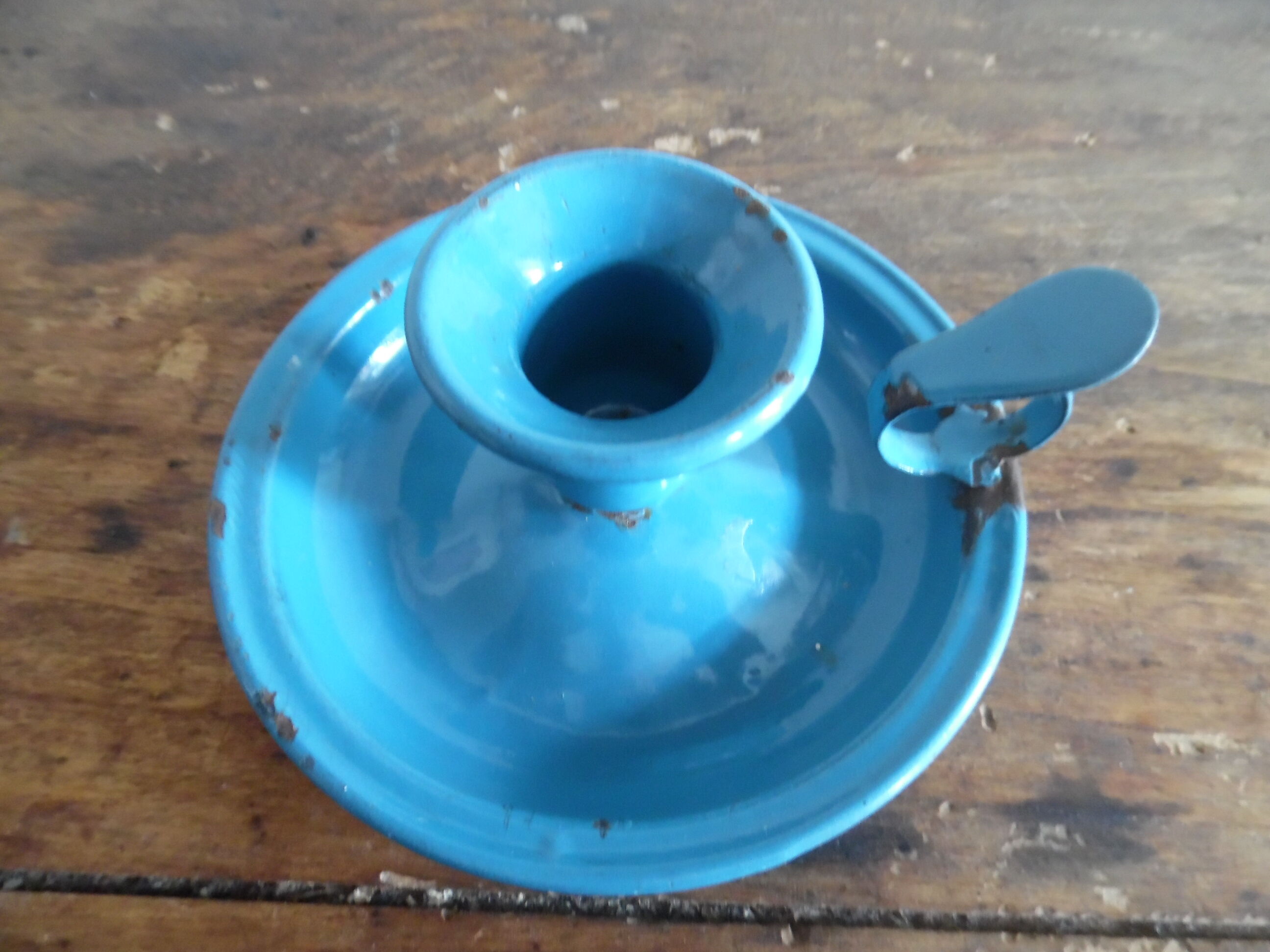 Former candleholder in blue enamel