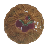 Assiette barbotine ancienne motif cerises made in France;
