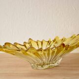 Corbeille vintage en verre moulé et teint en jaune