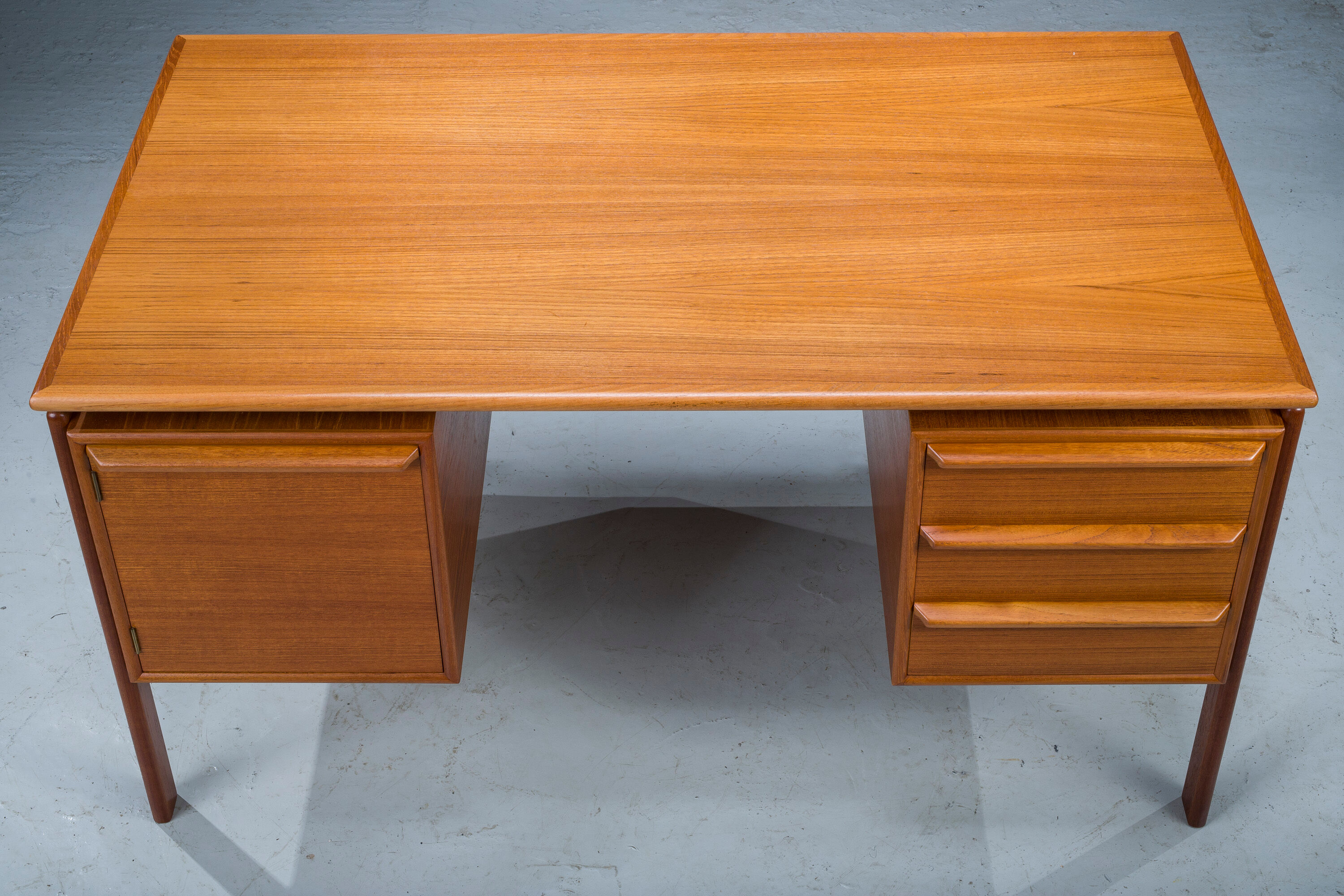 Mid-century teak freestanding desk from GV Møbler, 1960s