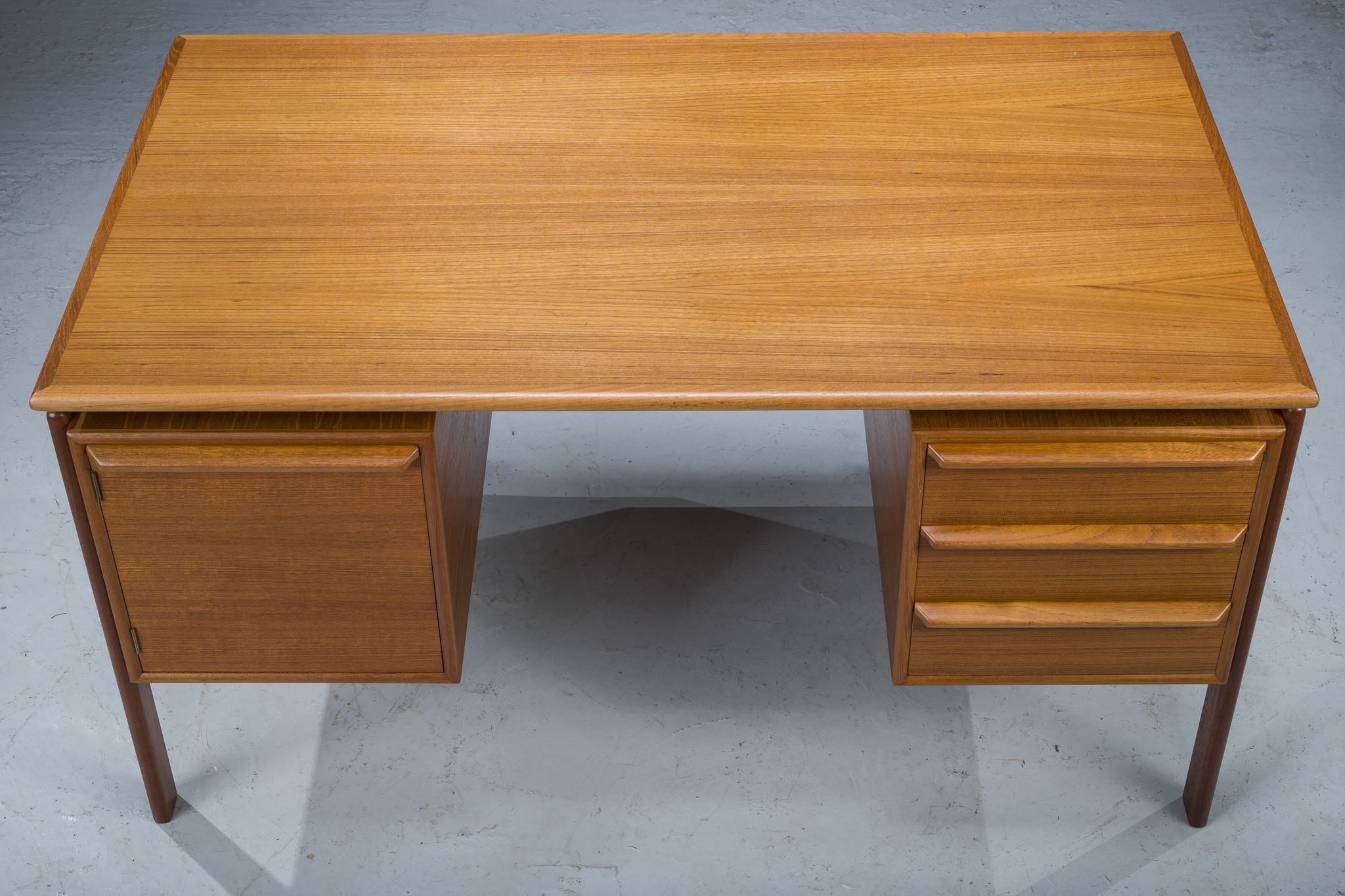 Mid-century teak freestanding desk from GV Møbler, 1960s