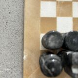 Jeux d'échec en marbre beige et noir