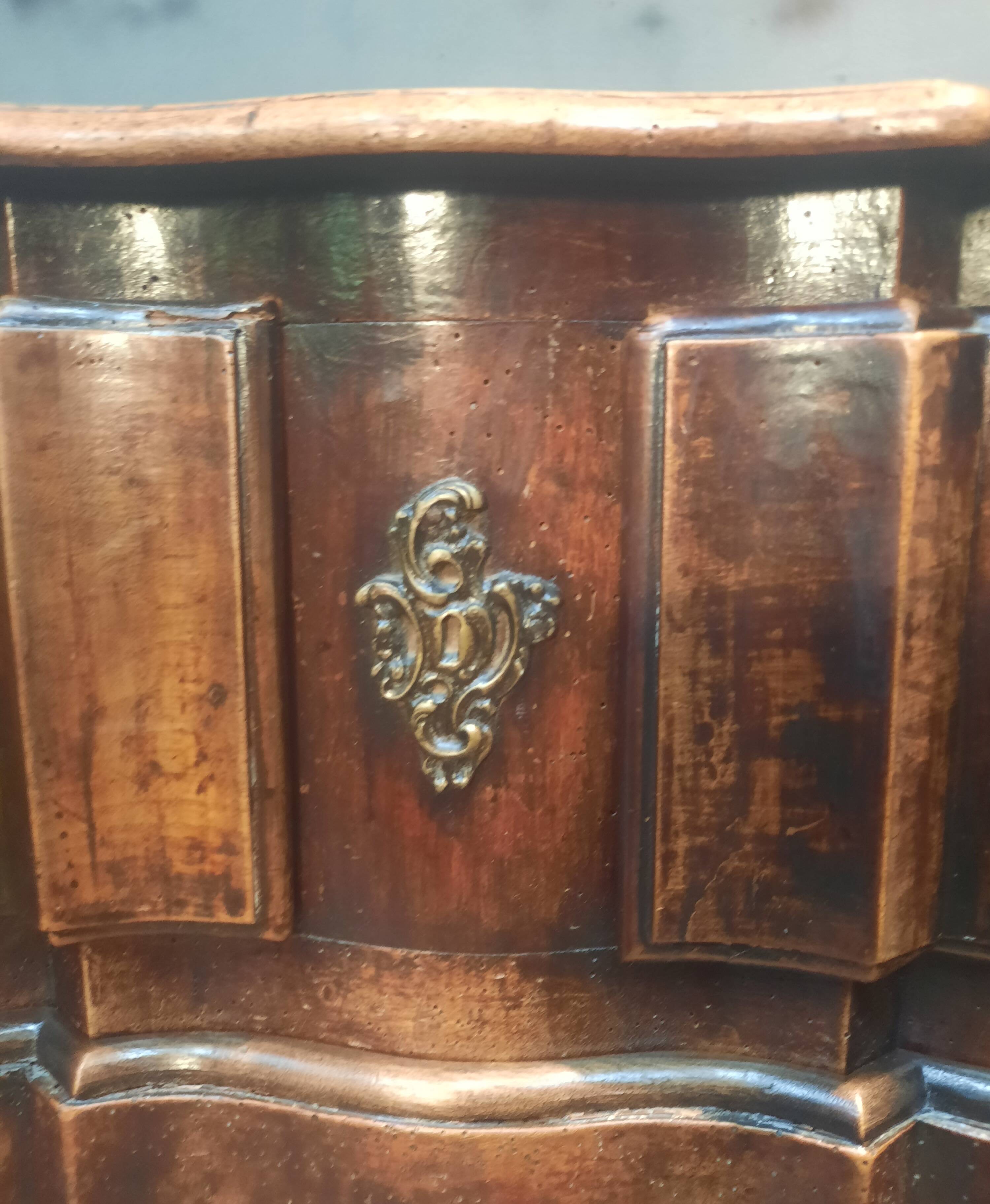 Commode d epoque Louis XV en bois massif
