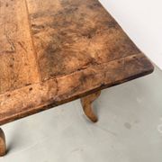 Table, drapière en noyer, XIXème s.