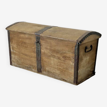 Large 18th century castle chest