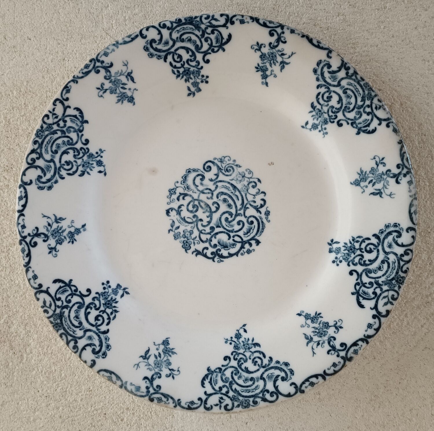 2 plates earth of iron Gien and Choisy-le-Roi