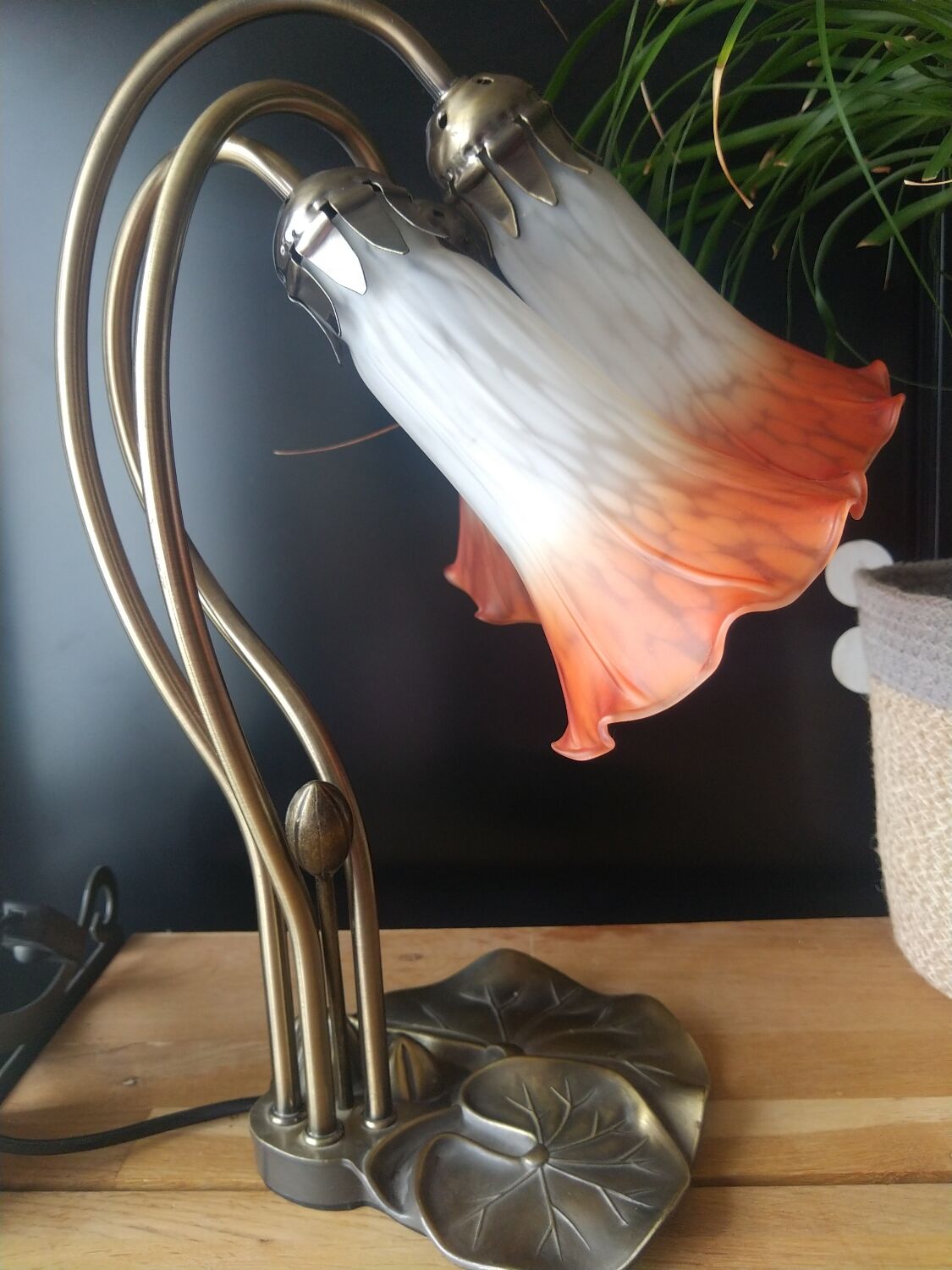 Lampe tulipe  pâte de verre style tyfany pied nénuphars style art nouveau