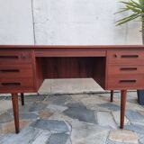 Scandinavian double-sided desk