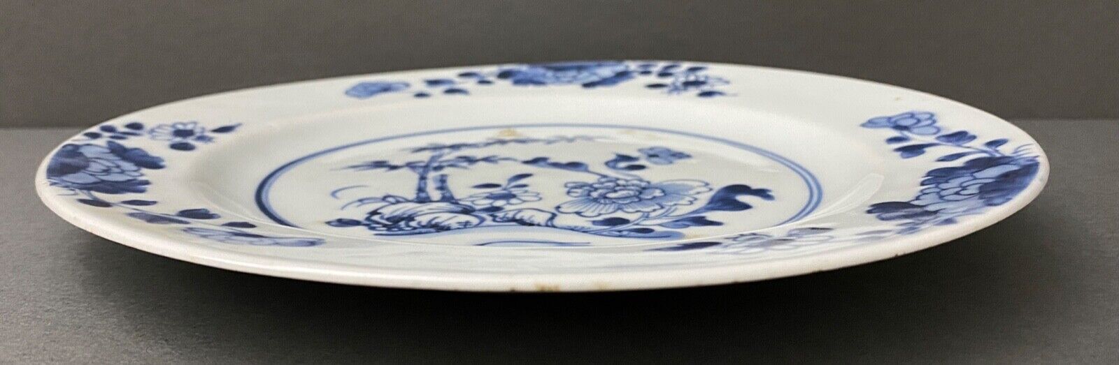 Flat plate in Chinese blue XVIII or XIX Blue and white décor