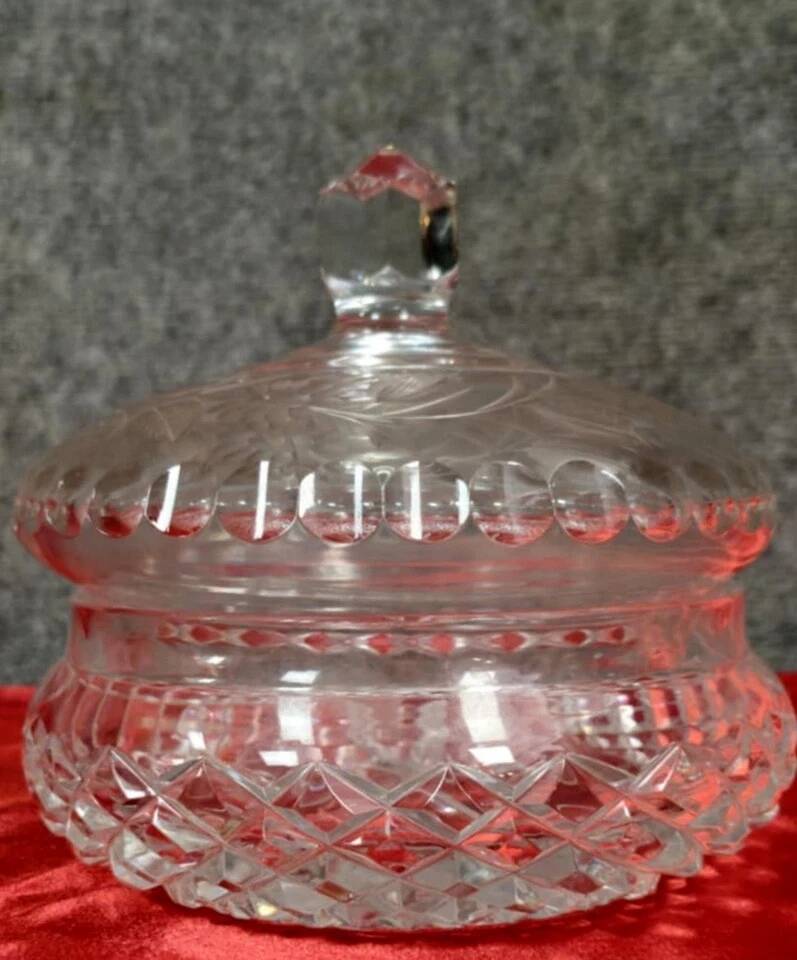 Chiseled crystal candy box