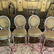 Suite de 4 chaises médaillons de style Louis XVI