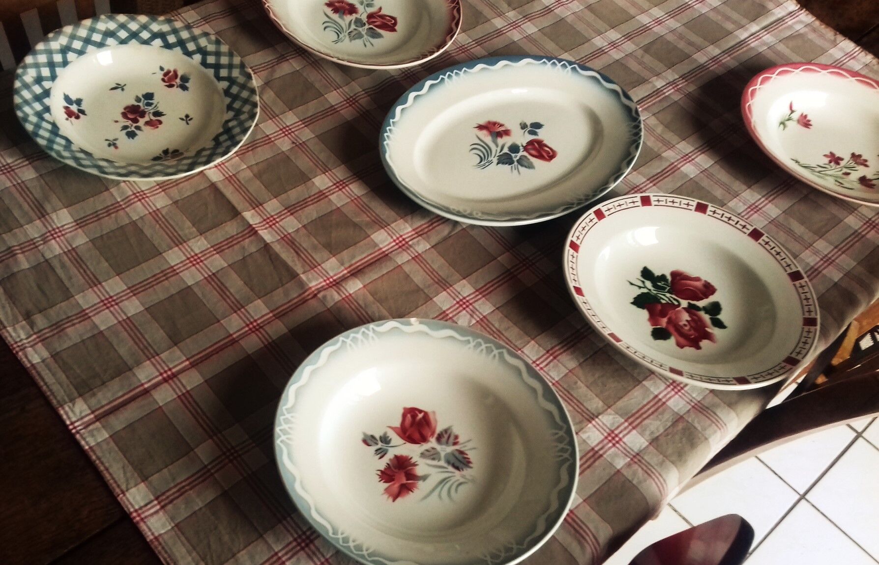 Lot 6 hollow plates and 1 oval dish Digoin Sarreguemines