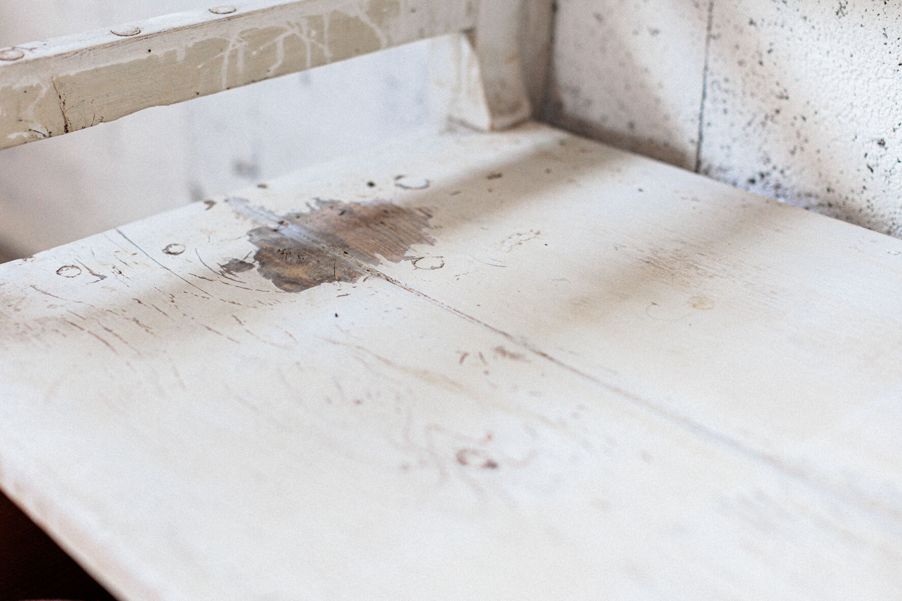 White wooden chest bench