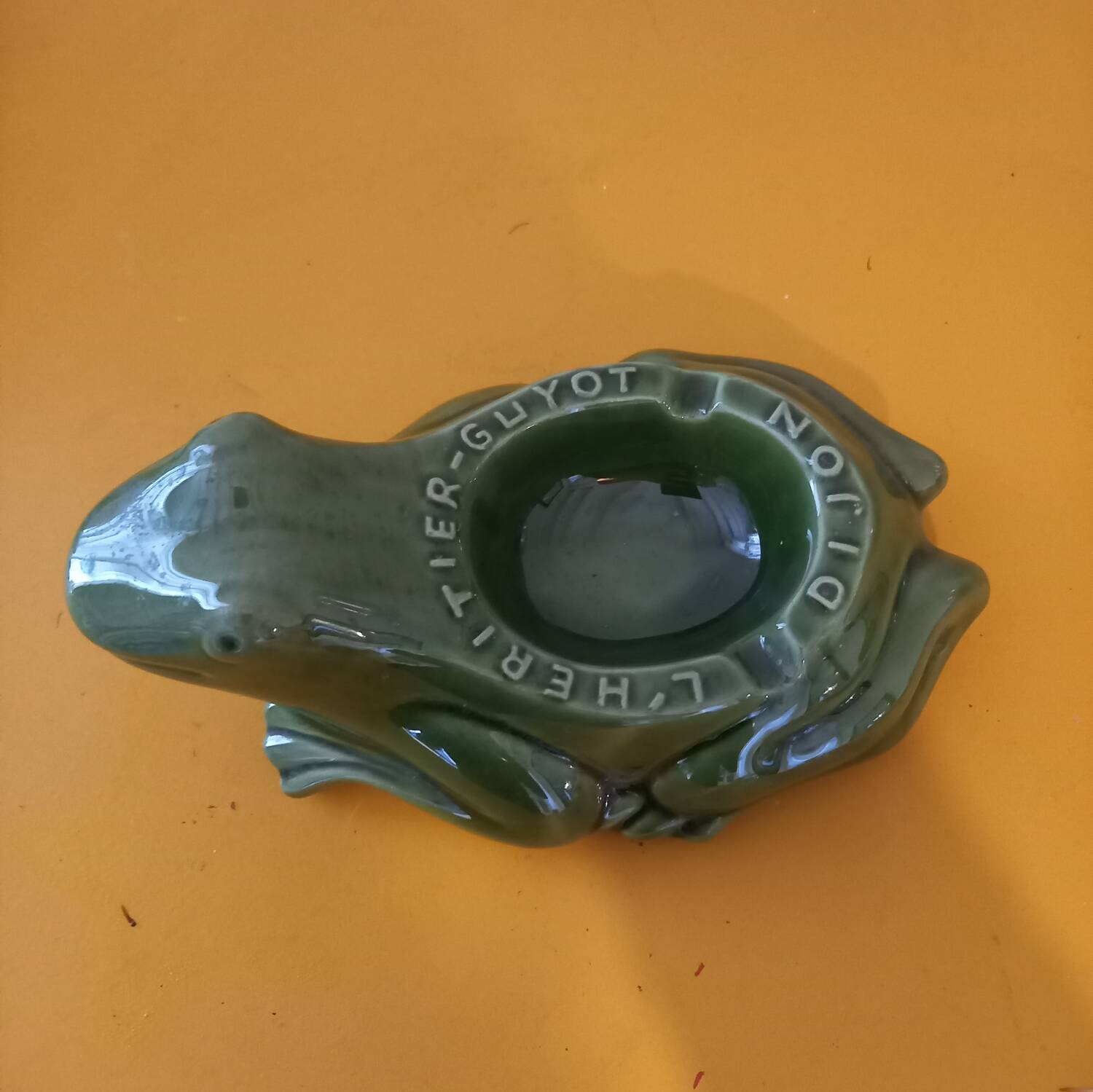 Frog ashtray Guyot